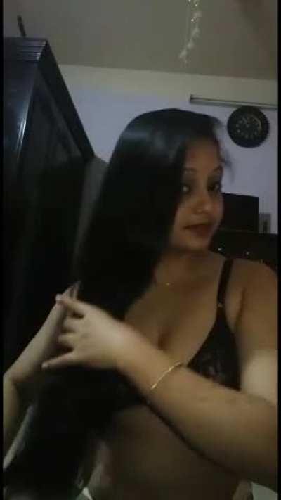 Indian Busty Reveal 😍