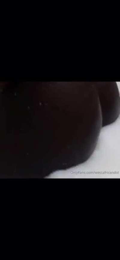 She got me 🤦🏾‍♂️ Man I thought for sure she was gon get naked in the tub lol