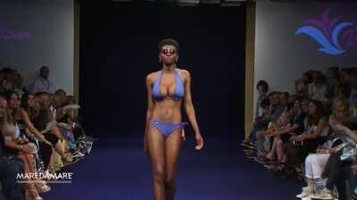 The top is definitely not of the right size