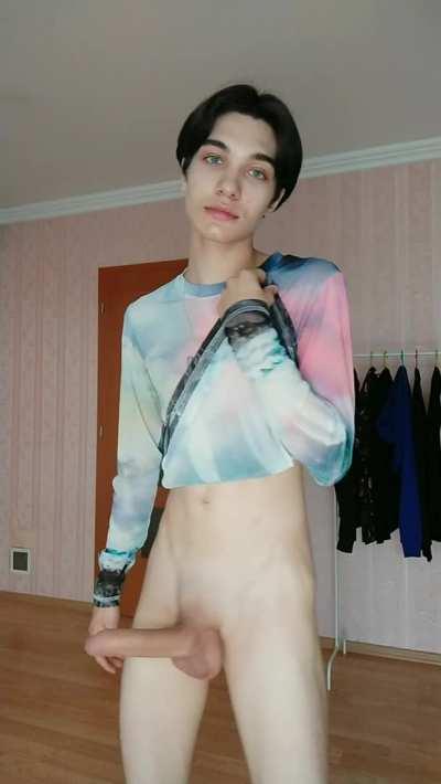 Wanna hold my tshirt for me?😉