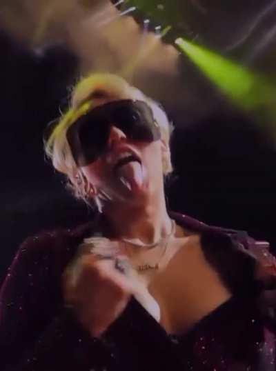 Who doesn't love to jerk off to Miley Cyrus