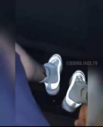 Look at my cool, new switchblade