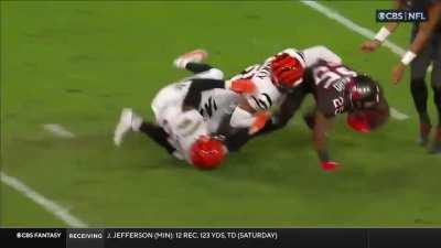 [Highlight] Bucs botch their fake punt because Gio Bernard didn't realize it was a fake