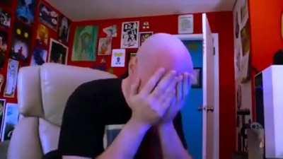 u/IGORTYLER when he sees DestroyLonely getting criticized