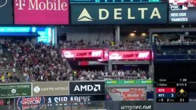 [Highlight] Bobby Dalbec crushes a two run homer to give the Red Sox a 7-3 lead