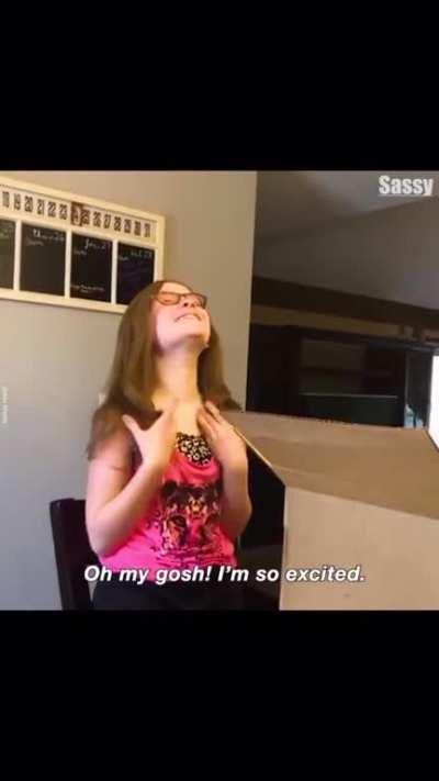 Girl puts her first wig on while battling alopecia areta