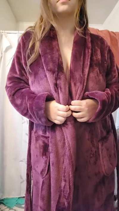 My pregnancy boobs...my preggo bump...definitly have all come in!