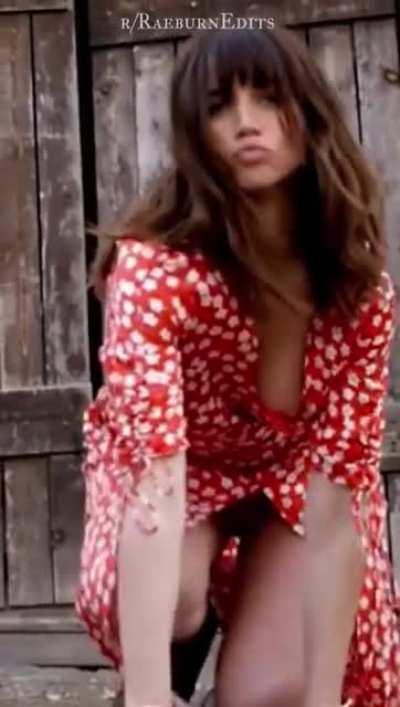 Seductress Ana de Armas