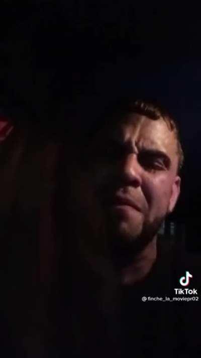 No se el contexto, entre a tik tok y me salio este video pero me da mucha risa. Principio del video 😡 final del video 😭
