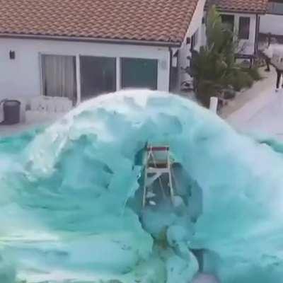 武毒所新武器研發現場