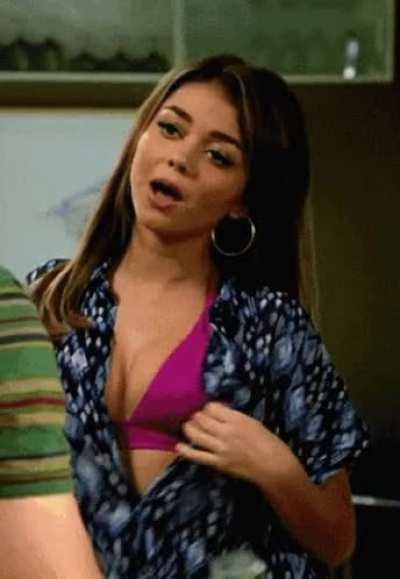 Sarah Hyland is just different gravy