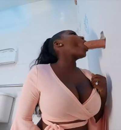 Hot ebony gloryhole blowjob