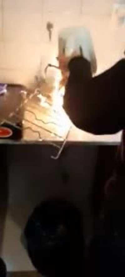 Sonia, turn on the kettle