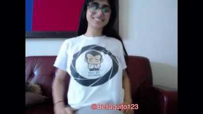 Mia khalifa dropping her tits out on cam
