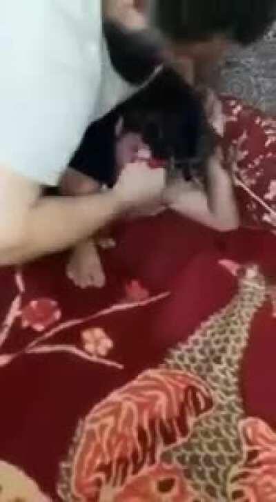 Guy cuts dad beard for tiktok