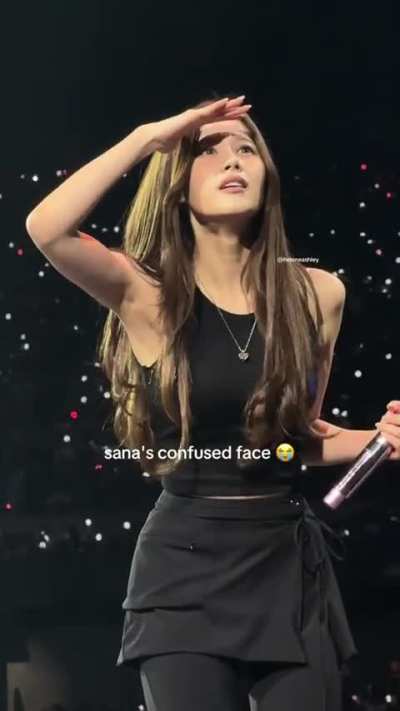 251004 Pretty and confused Sana 😁