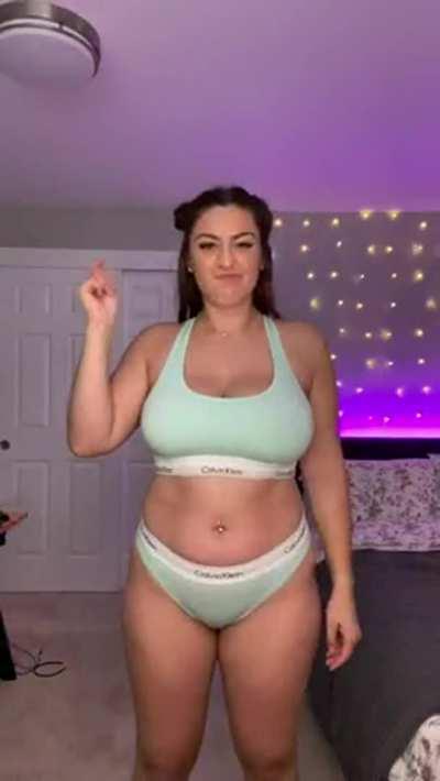 magic making her clothes disappear, how'd she do? 🥰