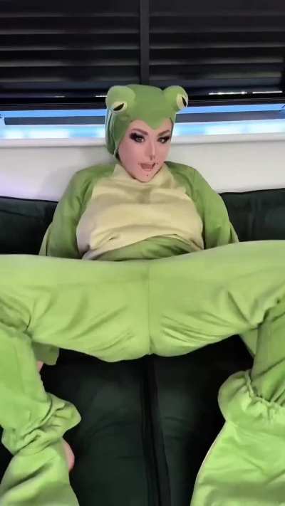 Blursed_Freakin frogs