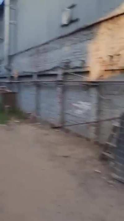 Dejó su auto en el estacionamiento y se lo robaron 