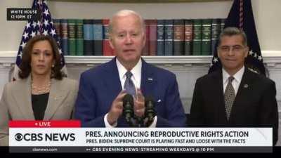 “End of quote-Repeat the line” Biden reading teleprompter instructions out loud