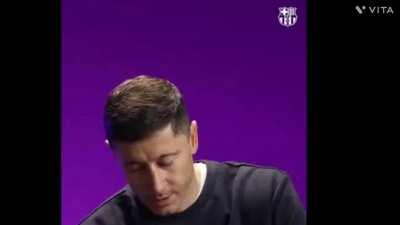 Some encouraging (factos👍👀) words from Lewandowski on women's day. Respect 👏