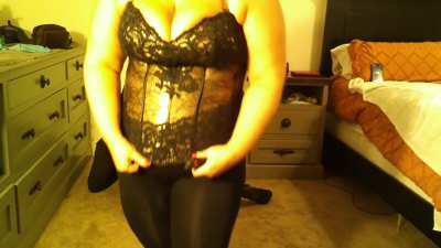 Everyone is always wondering if I would pop a man's testicles? Short answer is yess!