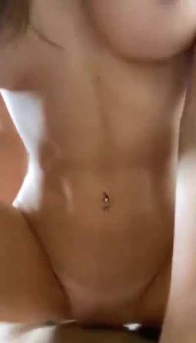 Damnn , whats her name ??