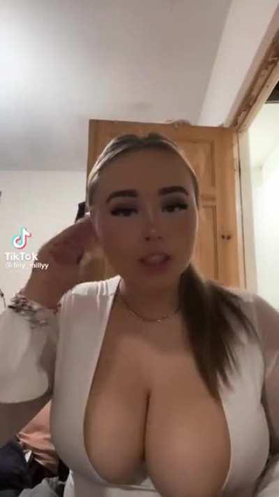 Can Barely Contain Them🍒🥵