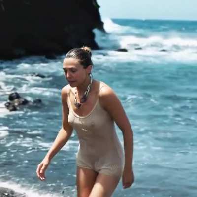 Beach Babe Elizabeth Olsen