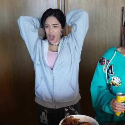 Goddess Valkyrae on Bella Poarch's stream