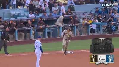 [Highlight] [Highlight] Manny Machado homers off Kershaw to give the Padres an early lead in the 1st!