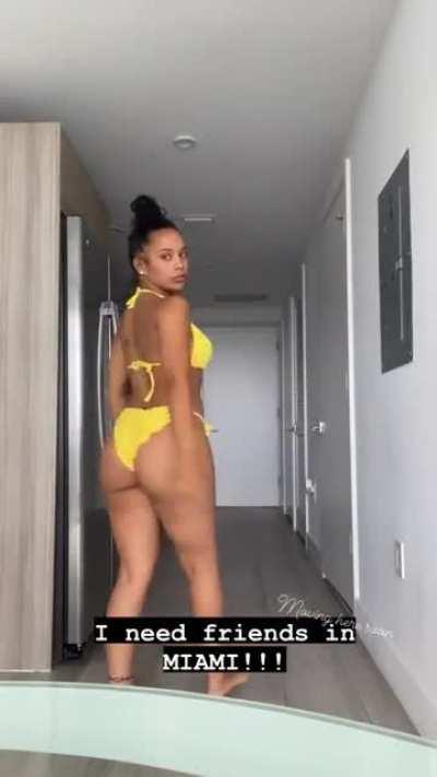 She Always Does That Lil Walk😂