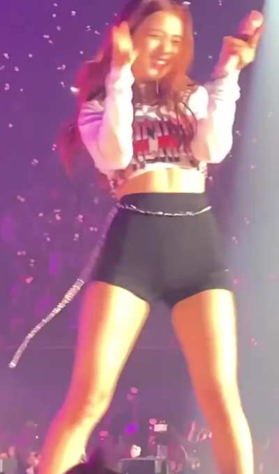 Jisoo camel toe 