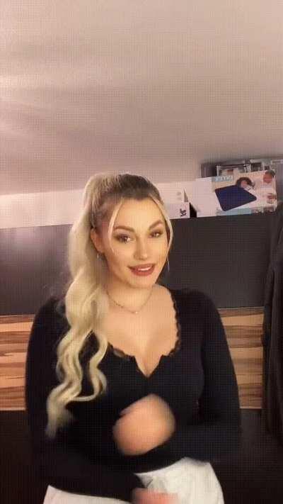 Ein Tittenfick mit ihr 😍