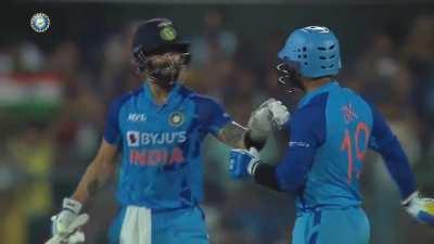 The moment when Koyeli bhai told Dinesh Karthik to just continue the hitting.