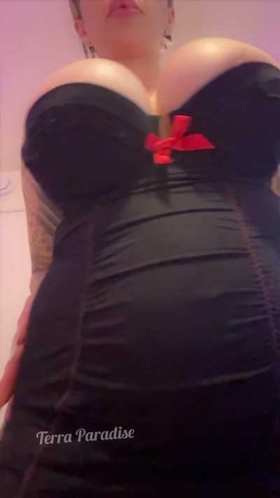 Red diamonds are the rarest diamond and the largest red diamond is 5 carats ♥️ 💎