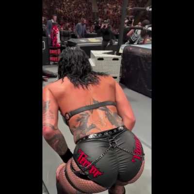 Rhea Ripley bash in Berlin EDIT 🥵