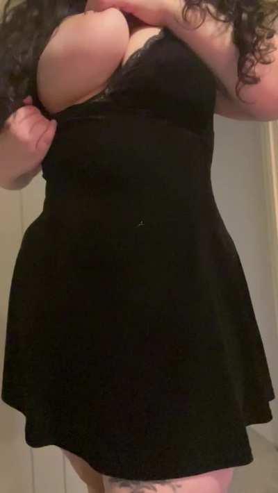 If I wore this on a date, would you run your hand up my thigh under the table?