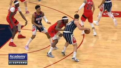 [Highlight] Sengun alley oops it to KJ Martin who slams it in over Chris Boucher