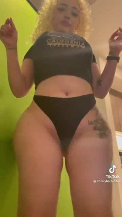 Thunder thighs Craaaazy😱😻😍😍