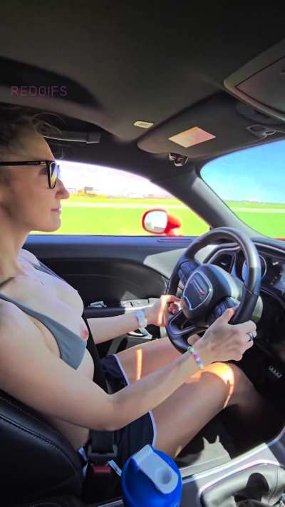 Suns out, titties out