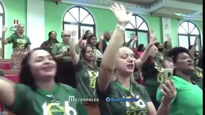 Expressão de felicidade do senhor Jair ao visitar Igreja em Roraima