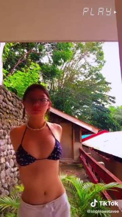 Celeb: caitlyn stave deleted video