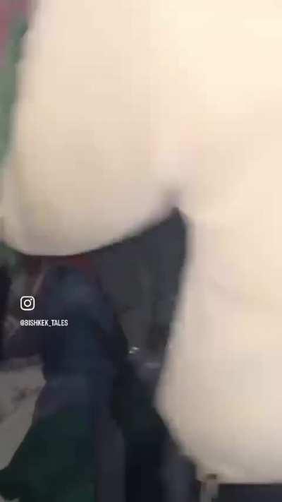 Kyrgyz savages beat up Bangladeshi/Indian Bengali men who show no aggression and scream for help