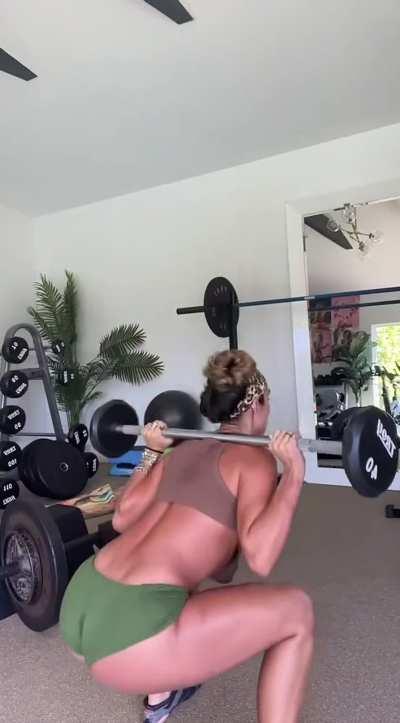 Sommer working out [Snap September 2023]