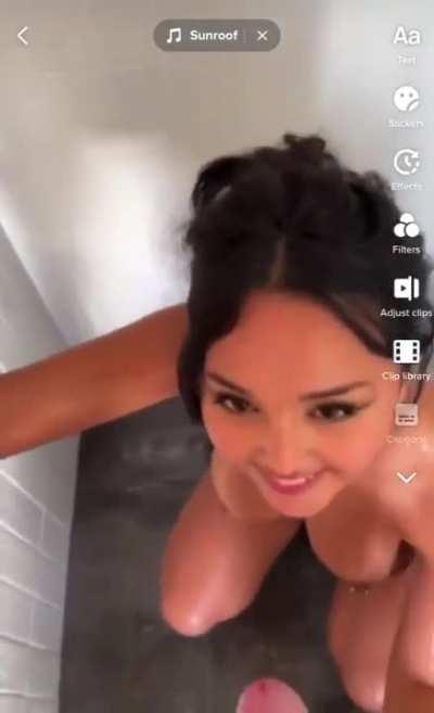 tomando banho de leite