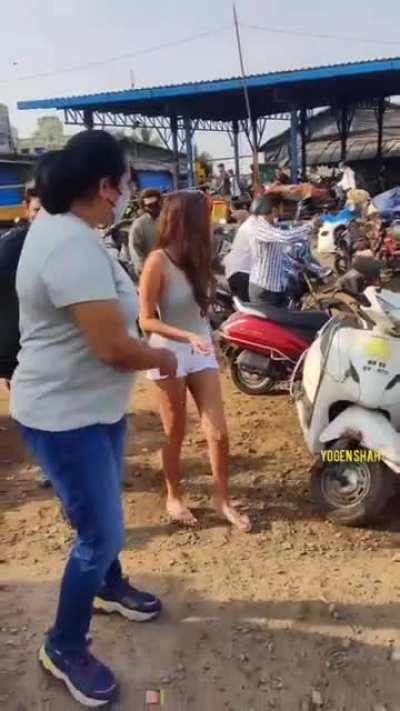 Tara Sutaria spotted again in hot outfits 😍❤️💙🤍🖤🥵🤤