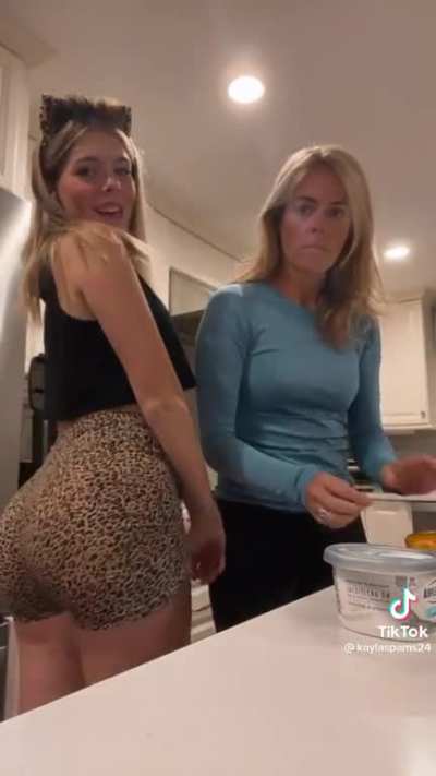 Cheetah print = instantly hard 