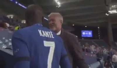 Roman Abramovich with the squad yesterday 💙