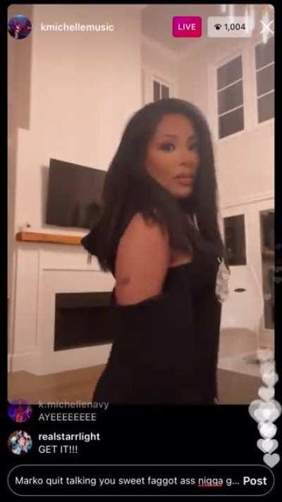 slight twerk on live